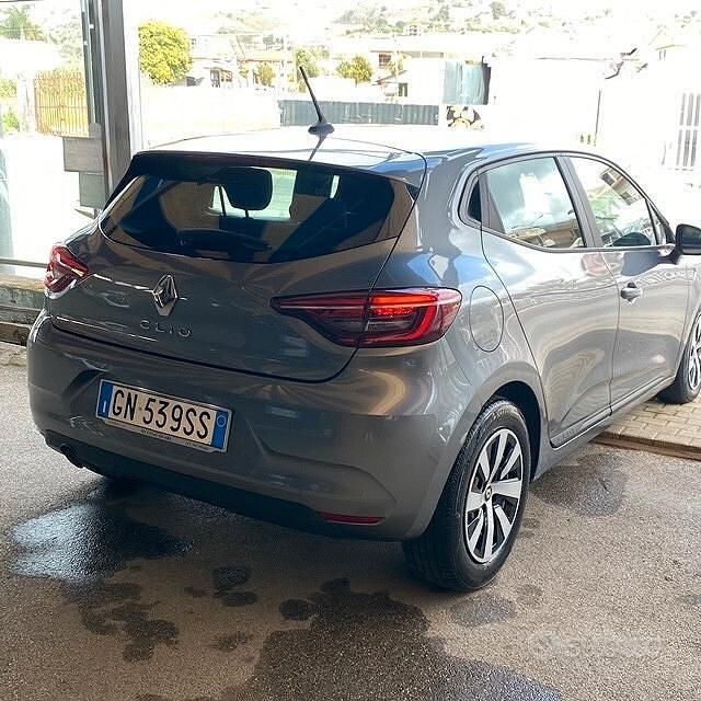 Usata Renault Clio V Techno 91 CV (66 kW) 2023 Grigio Berlina