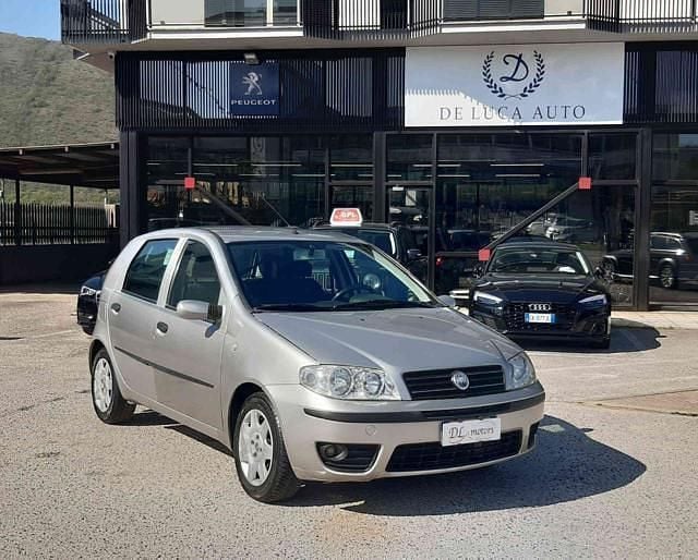 Usata Fiat Punto Dynamic 69 CV (50 kW) 2005 Argento Utilitaria