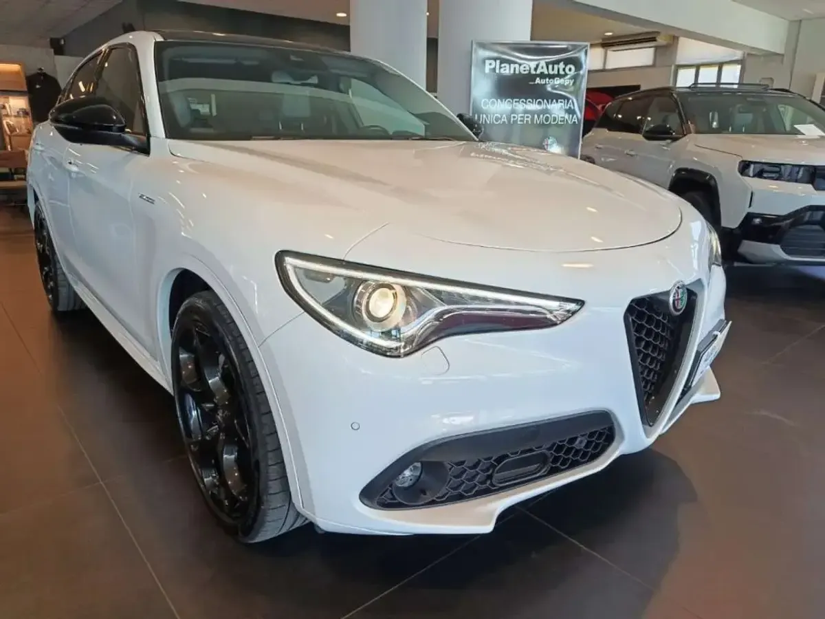 Usata Alfa Romeo Stelvio Veloce 209 CV (153 kW) 2022 Bianco SUV