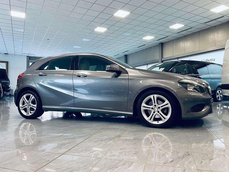 Usata Mercedes A180 122 CV (89 kW) 2012 787 grigio montagna Berlina