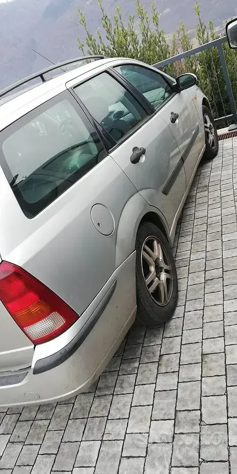 Usata Ford Focus 116 CV (85 kW) 2003 Grigio Station wagon