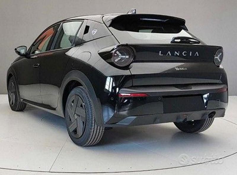Nuova Lancia Ypsilon 2025 Nero Utilitaria