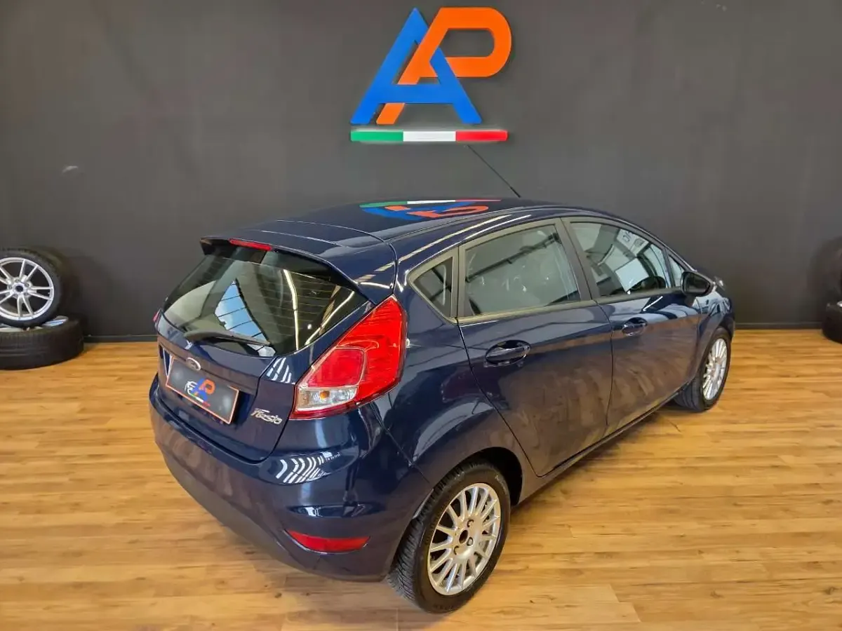 Usata Ford Fiesta Titanium 80 CV (58 kW) 2015 Blu/azzurro Utilitaria
