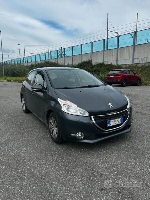 Usata Peugeot 208 70 CV (51 kW) 2013 Grigio Utilitaria