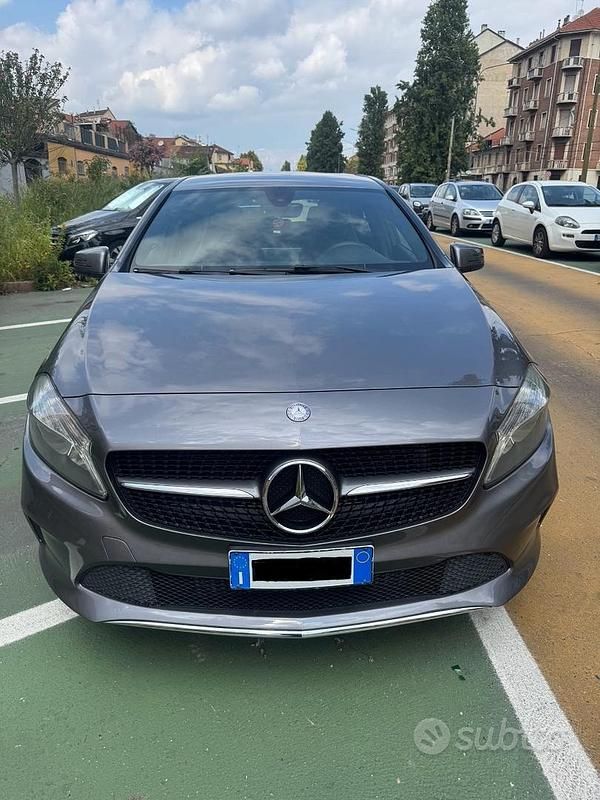 Grigio Usata 2017 Mercedes A160 Business Tre volumi | 13.500 € (Ottimo prezzo) - Immagine 1/4