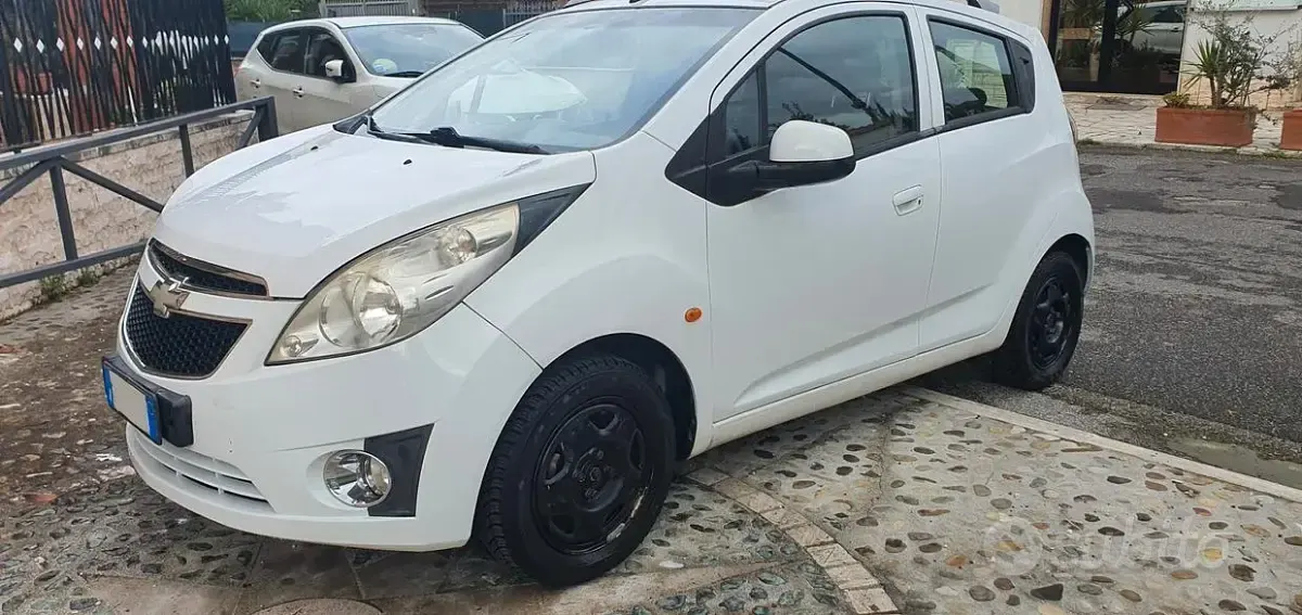Begagnad Chevrolet Spark 68 HK (50 kW) 2010 Vit Halvkombi
