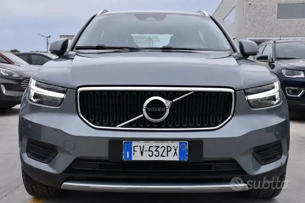 Usata Volvo XC40 Momentum 150 CV (110 kW) 2019 Grigio SUV