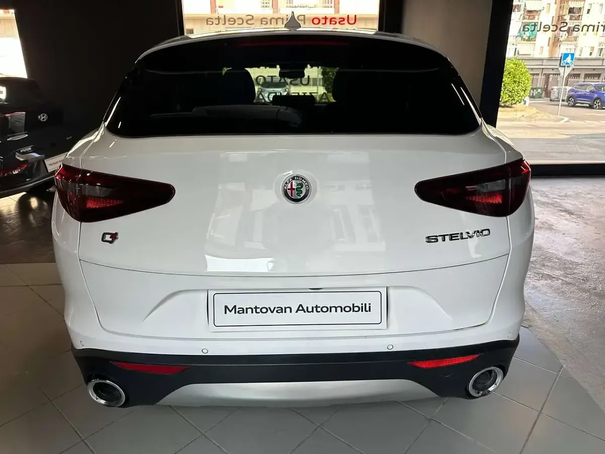 Usata Alfa Romeo Stelvio Veloce 209 CV (153 kW) 2019 Bianco SUV