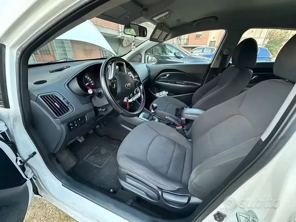 Usata Kia Rio 85 CV (62 kW) 2016 Bianco Utilitaria