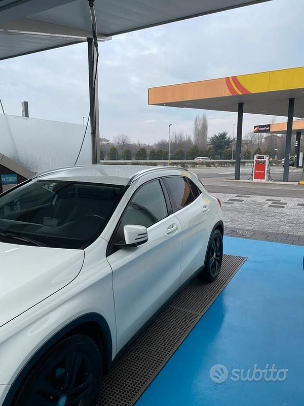 Usata Mercedes GLA180 Premium 109 CV (80 kW) 2015 Bianco SUV