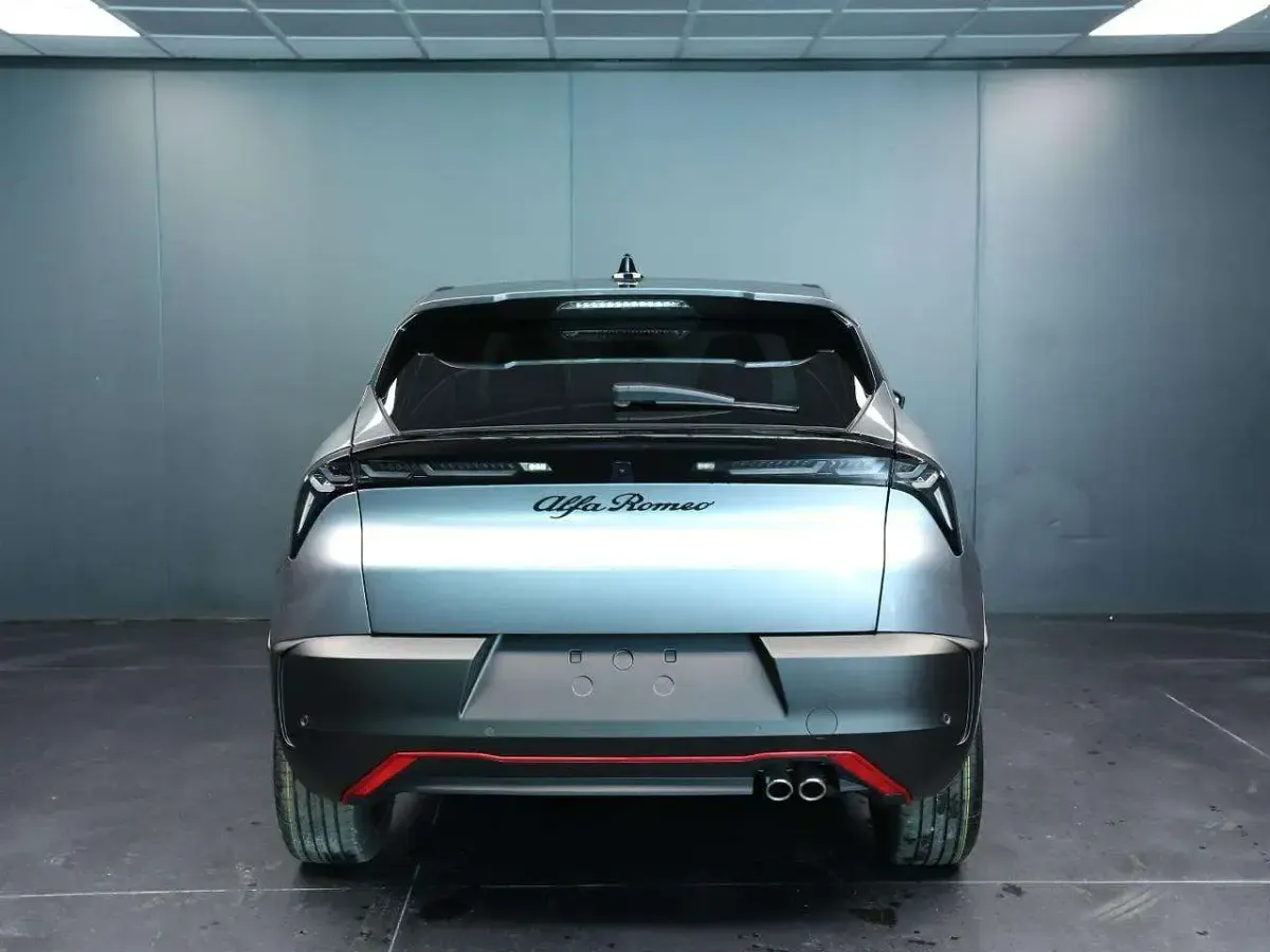 Nuova Alfa Romeo Junior Edizione Speciale 145 CV (106 kW) 2026 Grigio SUV