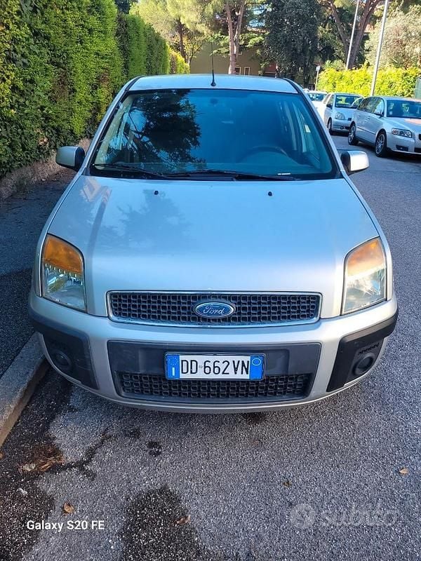 Usata Ford Fusion 80 CV (58 kW) 2007 Grigio Utilitaria