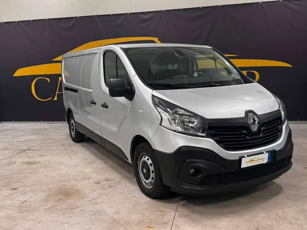 Usata Renault Trafic 101 CV (74 kW) 2018 Argento Monovolume