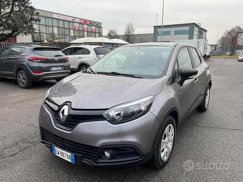 Usata Renault Captur 120 CV (88 kW) 2014 Grigio SUV