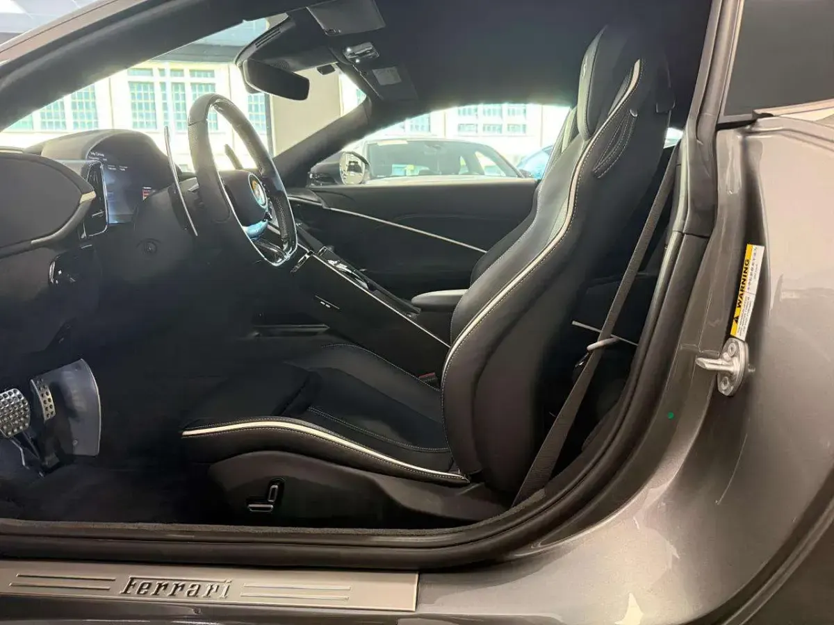 Usata Ferrari Roma 620 CV (456 kW) 2024 Grigio scuro Coupé