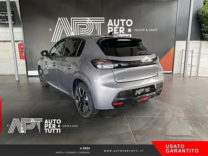Usata Peugeot 208 Allure 101 CV (74 kW) 2025 Grigio Utilitaria