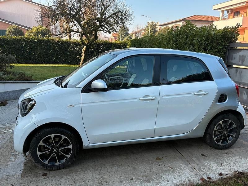 Usata Smart ForFour Passion 71 CV (52 kW) 2016 Bianco Utilitaria