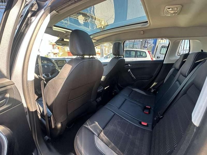 Begagnad Peugeot 2008 Allure 99 HK (72 kW) 2016 SUV