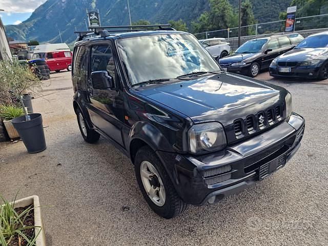 Usata Suzuki Jimny 85 CV (62 kW) 2011 Nero SUV
