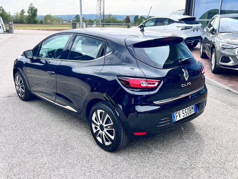 Usado Renault Clio IV Zen 76 CV (55 kW) 2019 Negro Berlina