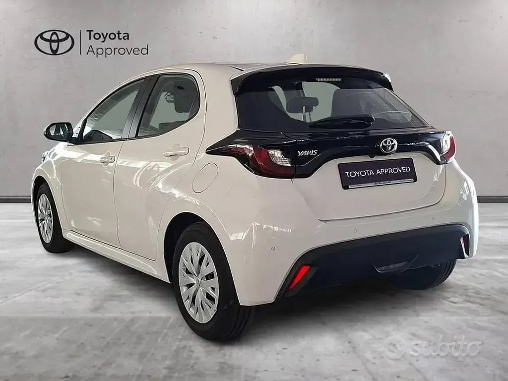 Usata Toyota Yaris Active 72 CV (52 kW) 2023 Bianco Utilitaria