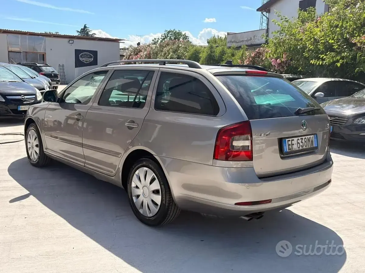 Usata Skoda Octavia 140 CV (102 kW) 2010 Beige Station wagon