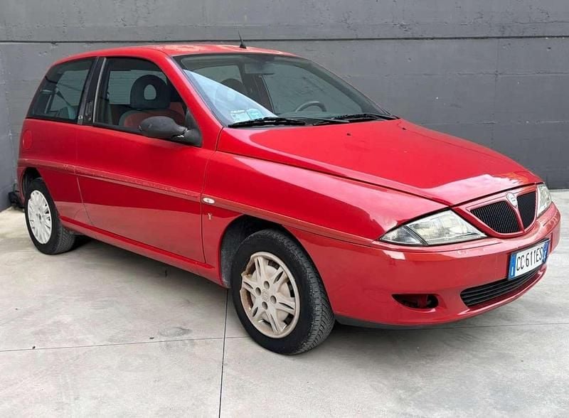 Usata Lancia 2000 60 CV (44 kW) 2002 Rosso Berlina