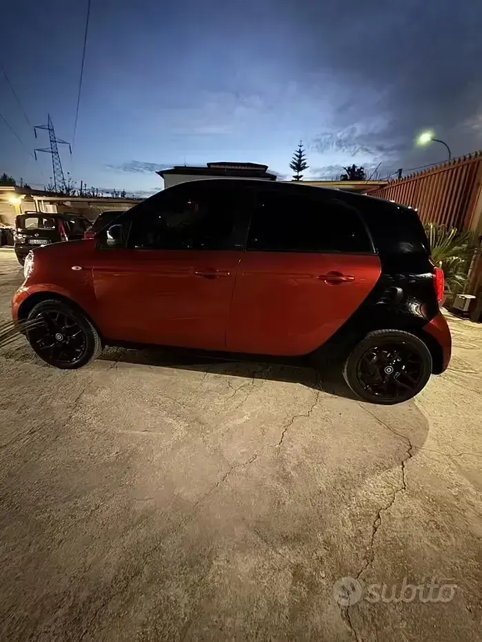 Usata Smart ForFour 71 CV (52 kW) 2016 Rosso Utilitaria