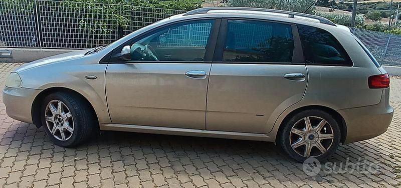 Grigio Usata 2005 Fiat Croma Tre volumi | 1499 € (Molto cara) - Immagine 1/1