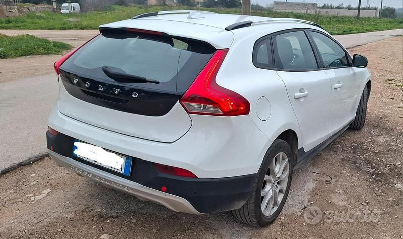 Usata Volvo V40 120 CV (88 kW) 2017 Bianco Berlina
