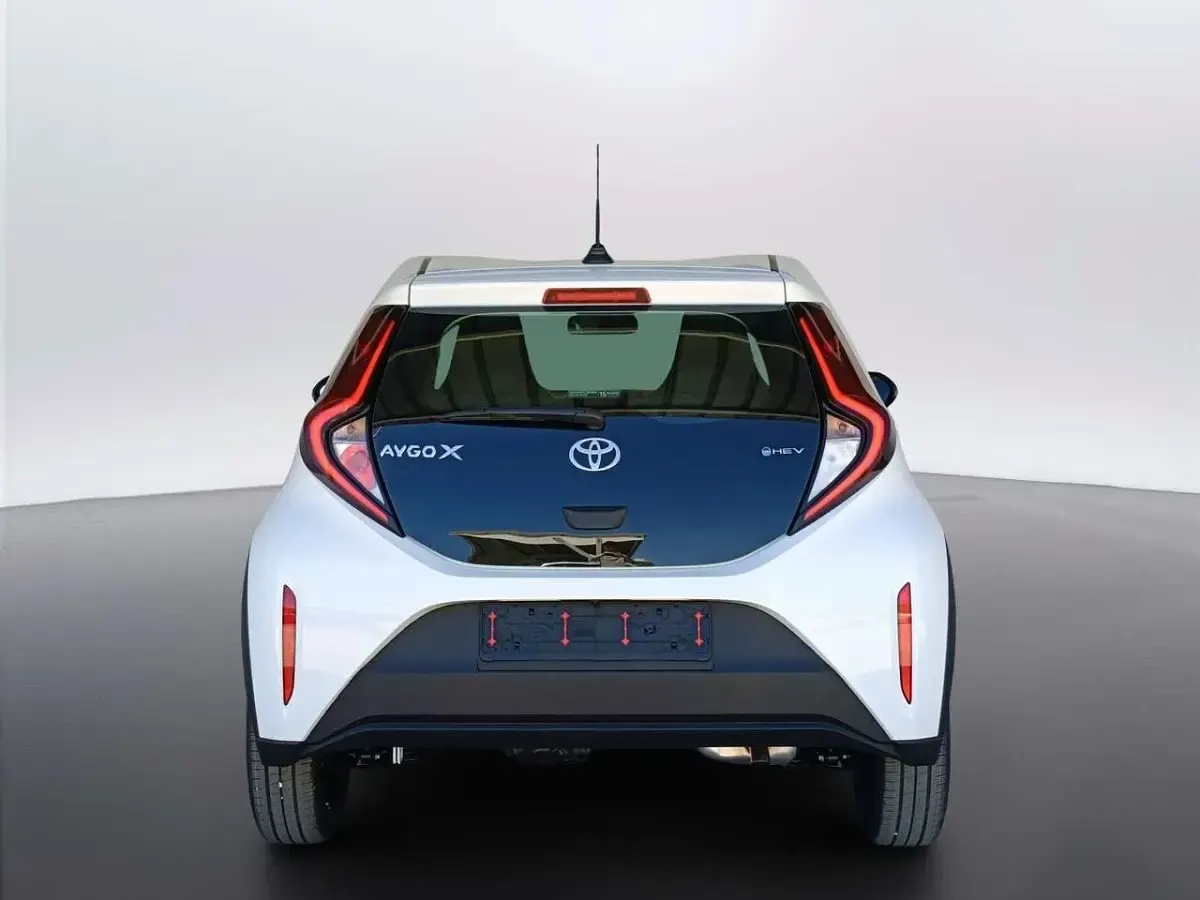 Nuova Toyota Aygo X 116 CV (85 kW) 2026 Super white SUV