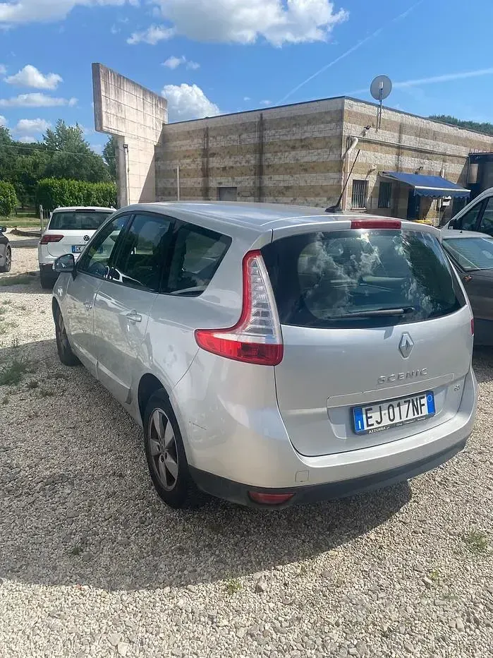 Usata Renault Scenic E-Tech Luxe 110 CV (80 kW) 2011 Grigio Monovolume