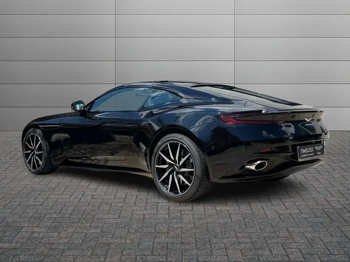 Usata Aston Martin DB11 510 CV (375 kW) 2020 Onyx black Coupé