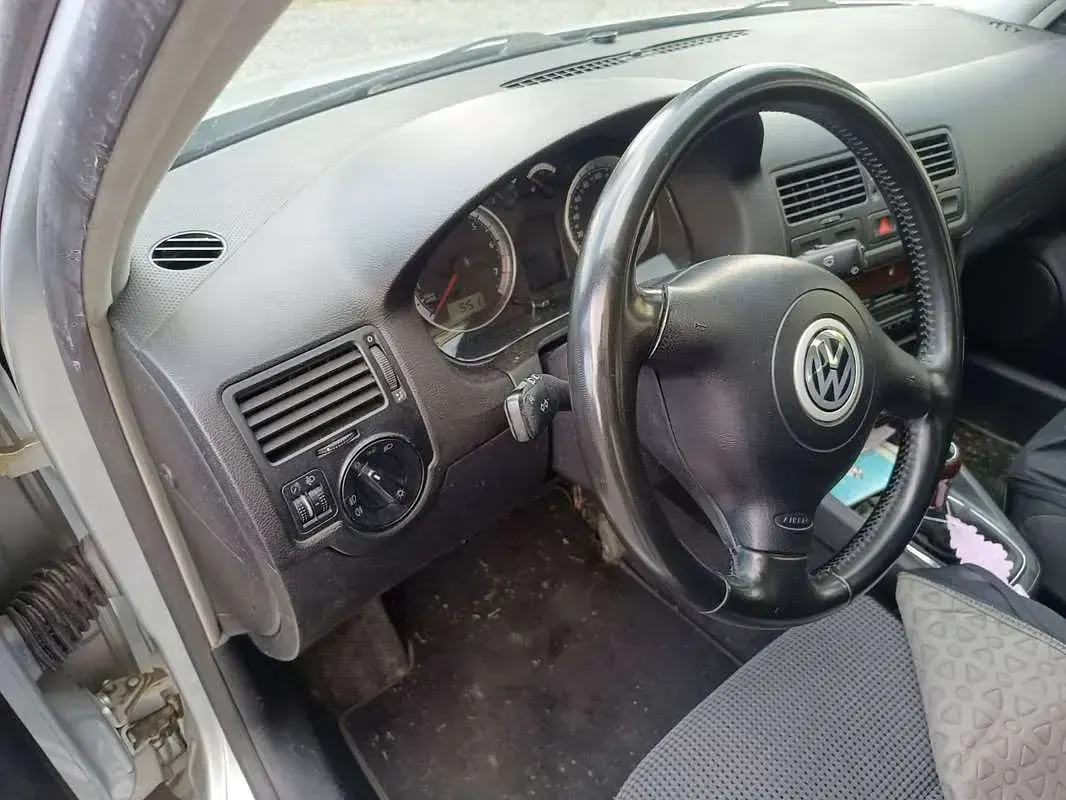 Usata VW Bora Highline 105 CV (77 kW) 2001 Argento Berlina