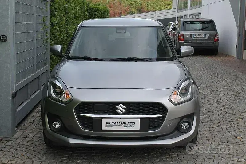 Usata Suzuki Swift 83 CV (61 kW) 2023 Grigio Utilitaria