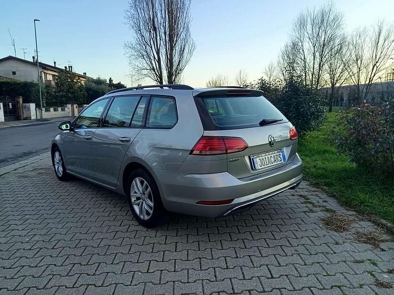 Usata VW Golf VII Executive 116 CV (85 kW) 2018 Argento Station wagon