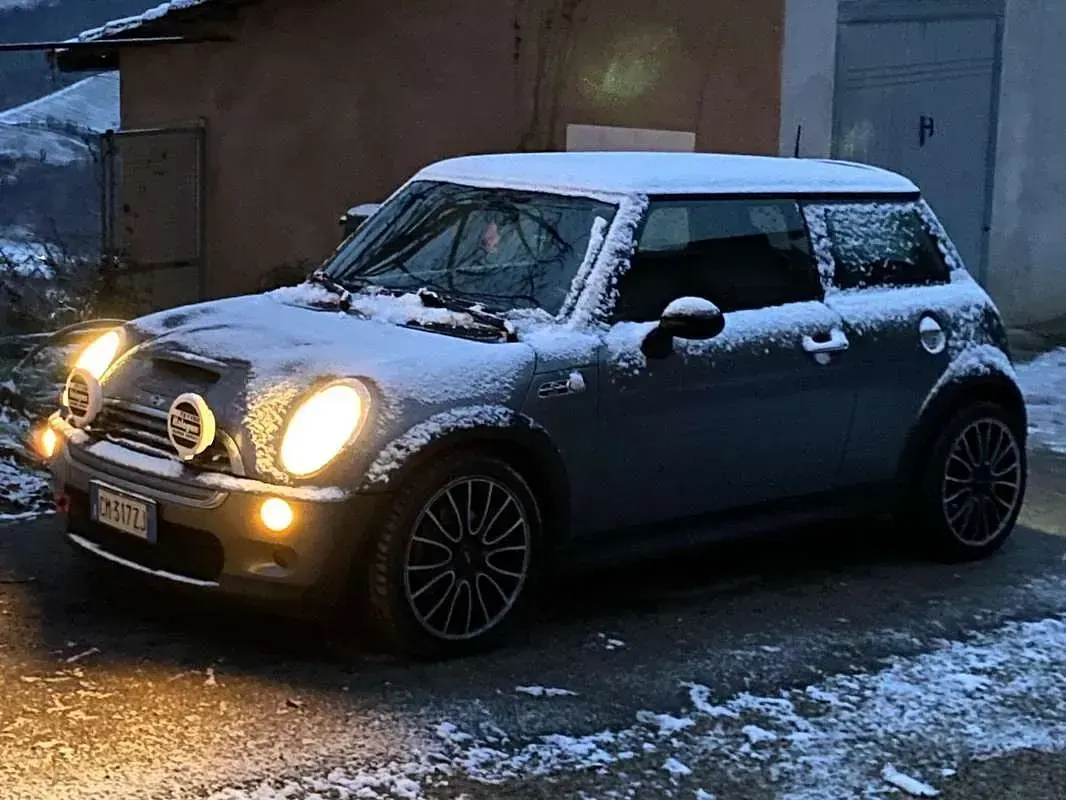 Usata Mini Cooper S 163 CV (119 kW) 2004 Grigio Utilitaria