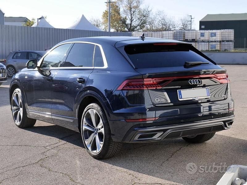 Usata Audi Q8 Ambiente 286 CV (210 kW) 2023 Blu SUV