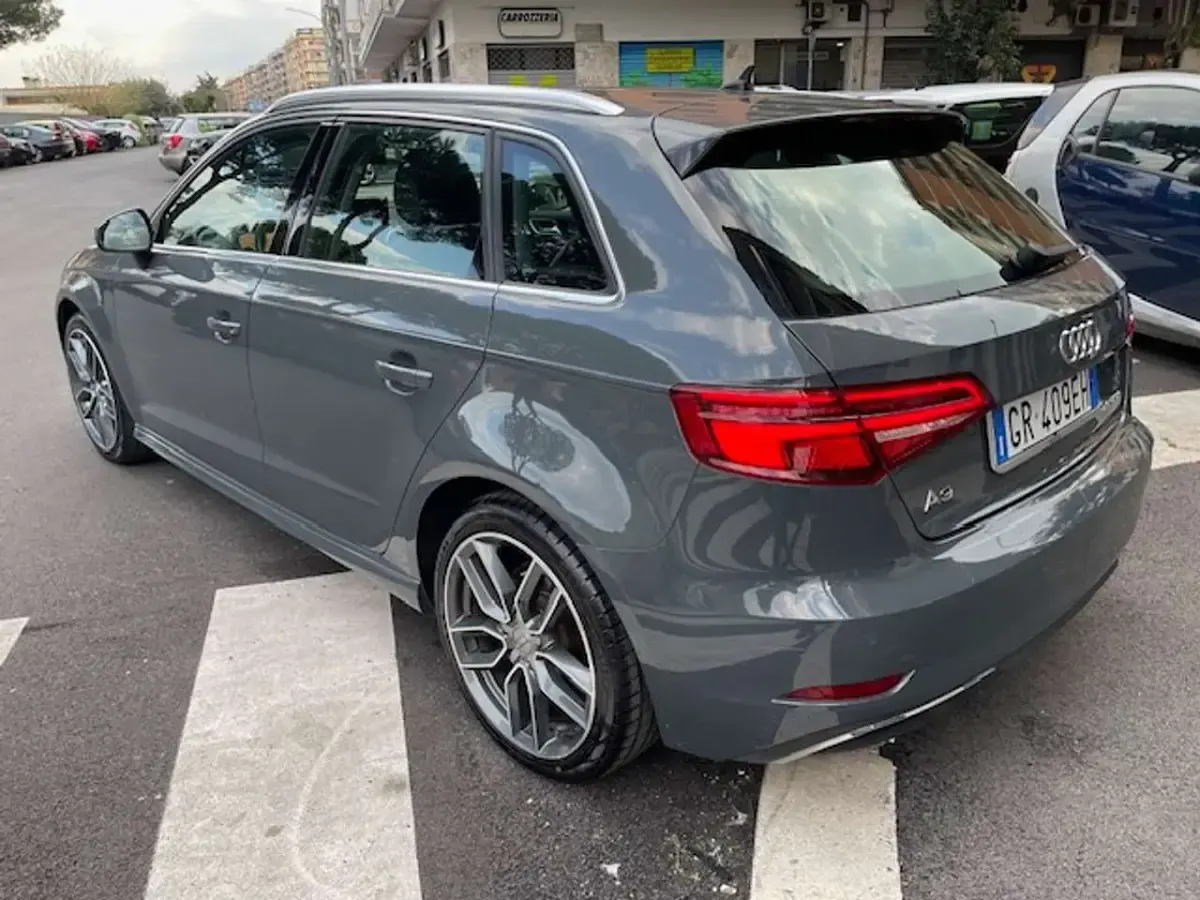 Usado Audi A3 Ambiente 150 CV (110 kW) 2020 Gris Berlina