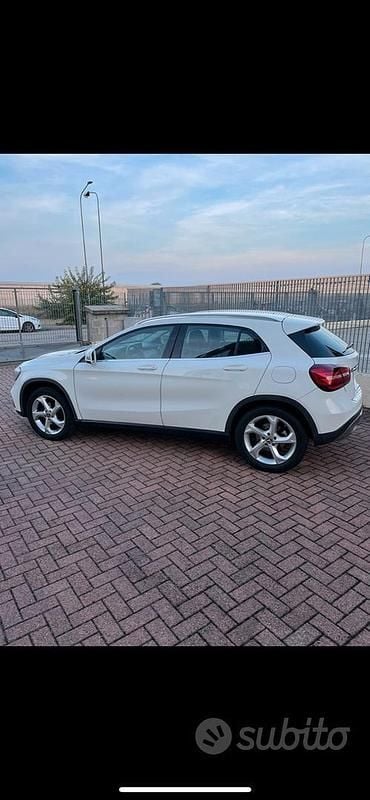 Usata Mercedes GLA200 136 CV (100 kW) 2017 Bianco SUV