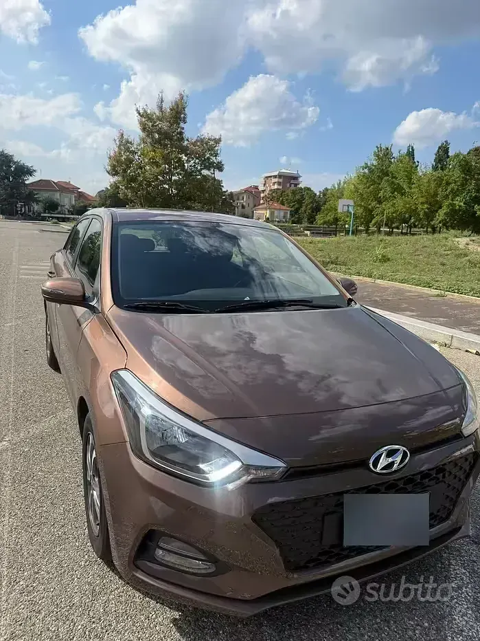Usata Hyundai i20 75 CV (55 kW) 2019 Marrone Utilitaria