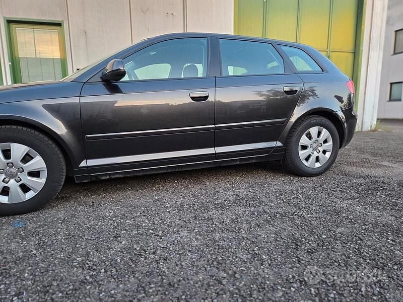 Usata Audi A3 Attraction 105 CV (77 kW) 2010 Marrone Utilitaria