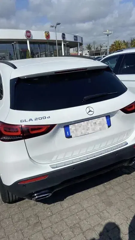 Usata Mercedes GLA200 150 CV (110 kW) 2020 Bianco SUV