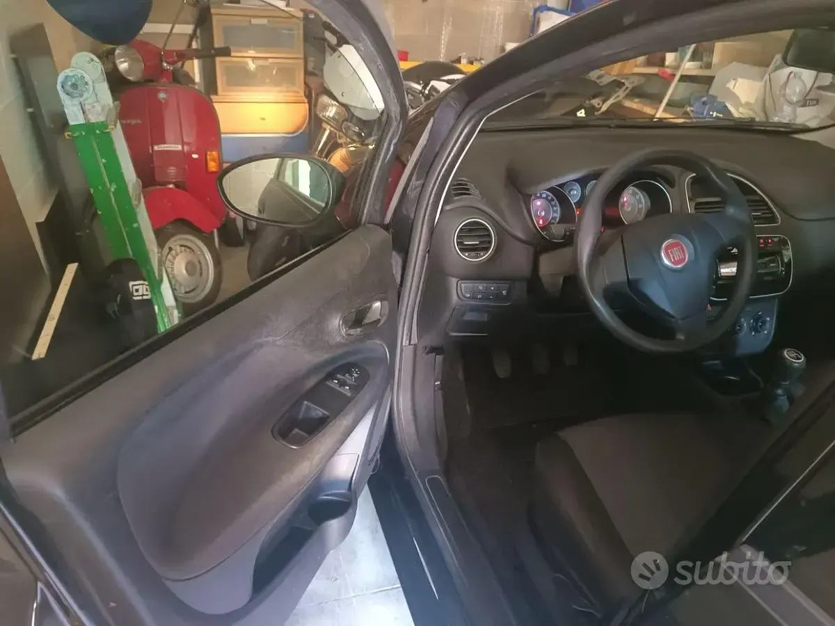 Usata Fiat Grande Punto 77 CV (56 kW) 2015 Bluazzurro Utilitaria