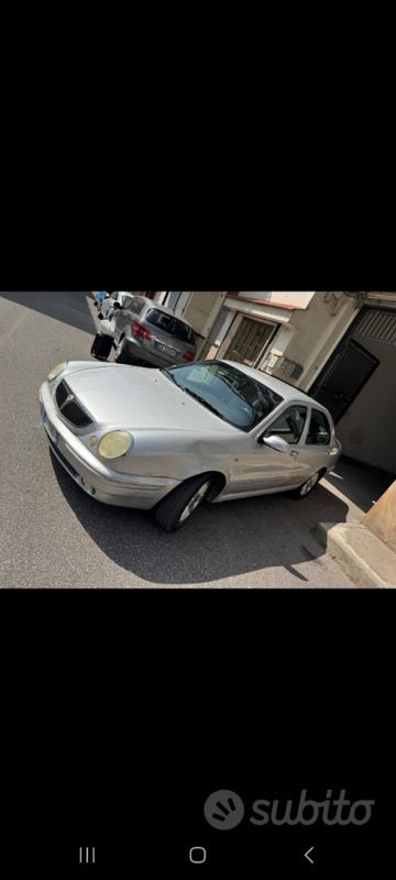 Usata Lancia Lybra 105 CV (77 kW) 2000 Grigio Berlina