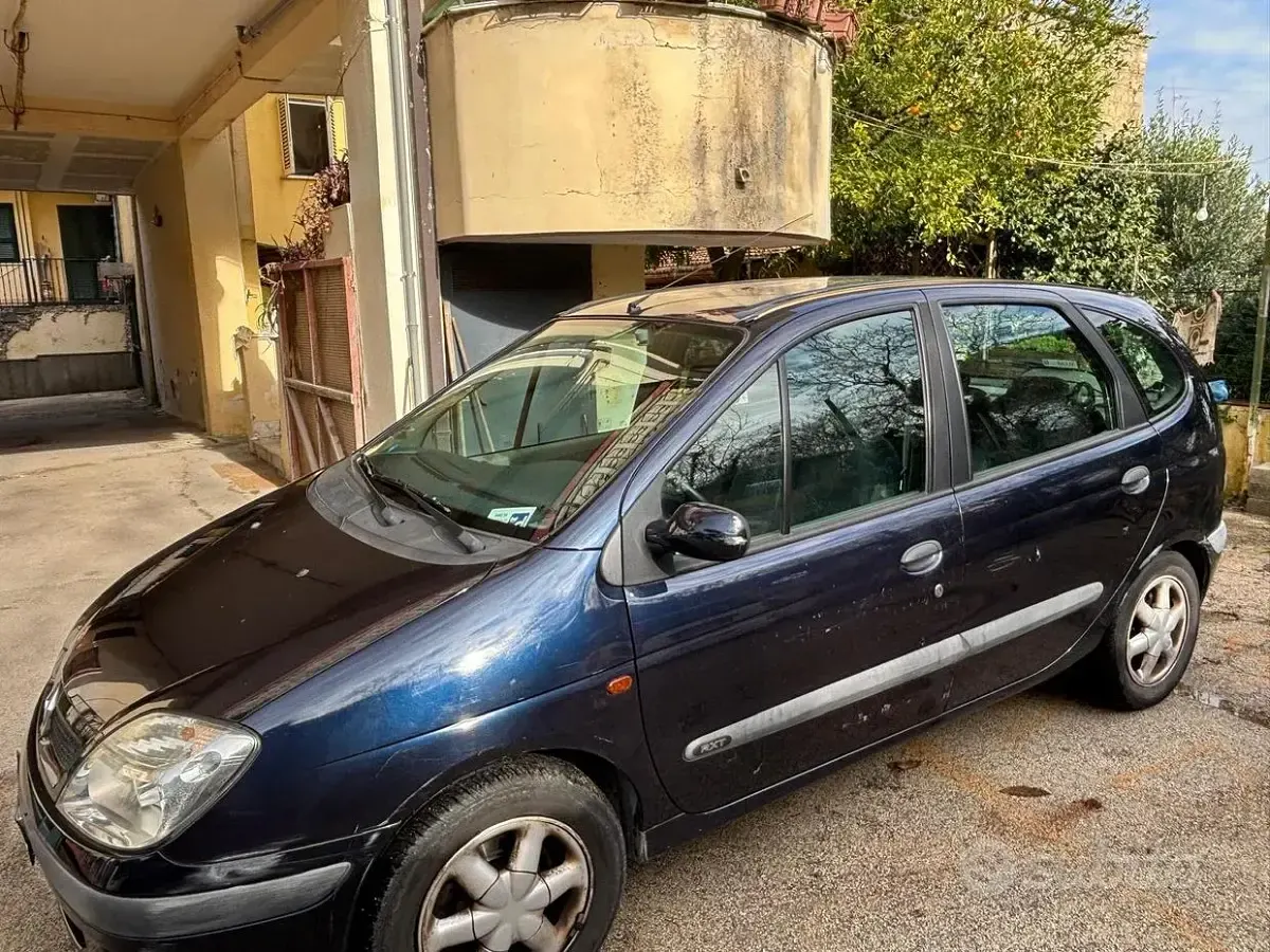Usata Renault Scénic 107 CV (78 kW) 2000 Blu Monovolume