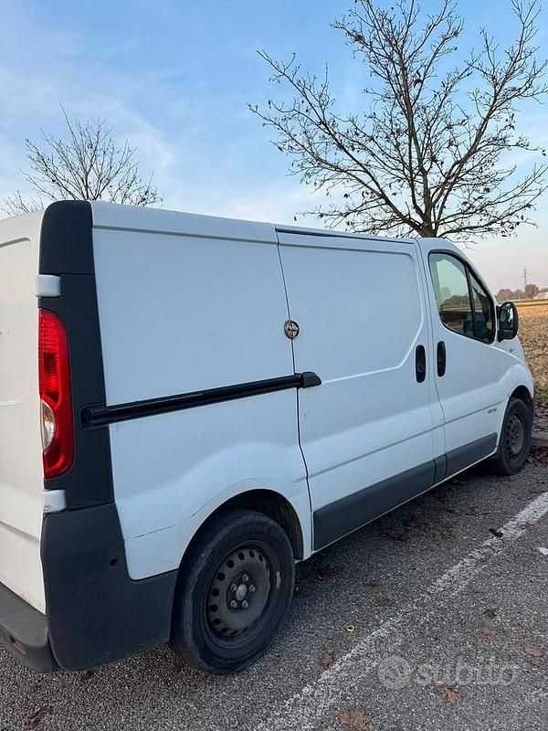 Usata Nissan Primastar 115 CV (84 kW) 2010 Bianco Monovolume