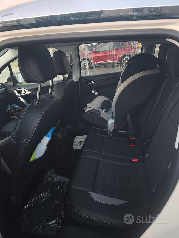 Usata Peugeot 2008 Allure 120 CV (88 kW) 2018 Bianco SUV