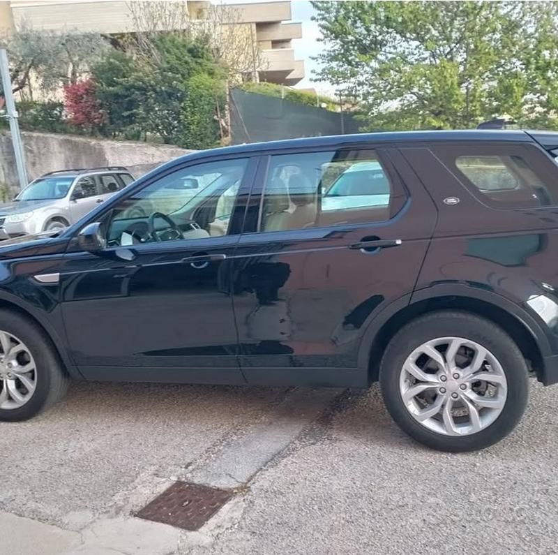 Usata Land Rover Discovery 4 HSE 179 CV (131 kW) 2016 Nero SUV