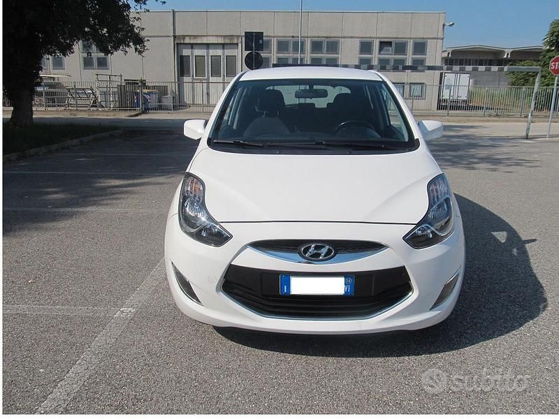 Usata Hyundai ix20 77 CV (56 kW) 2014 Bianco Utilitaria